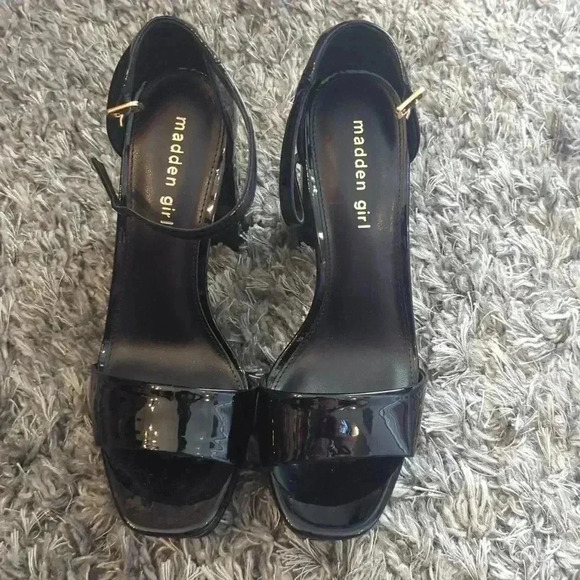 Madden Girl Omega Women's platform Dress Sandals - Picture 2 of 10